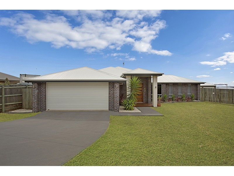 15 Plover Court, Highfields QLD 4352
