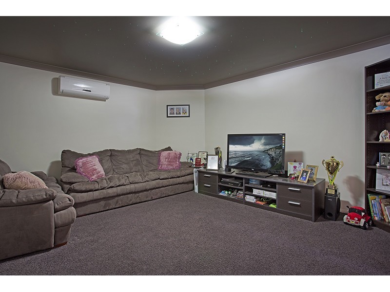 15 Plover Court, Highfields QLD 4352