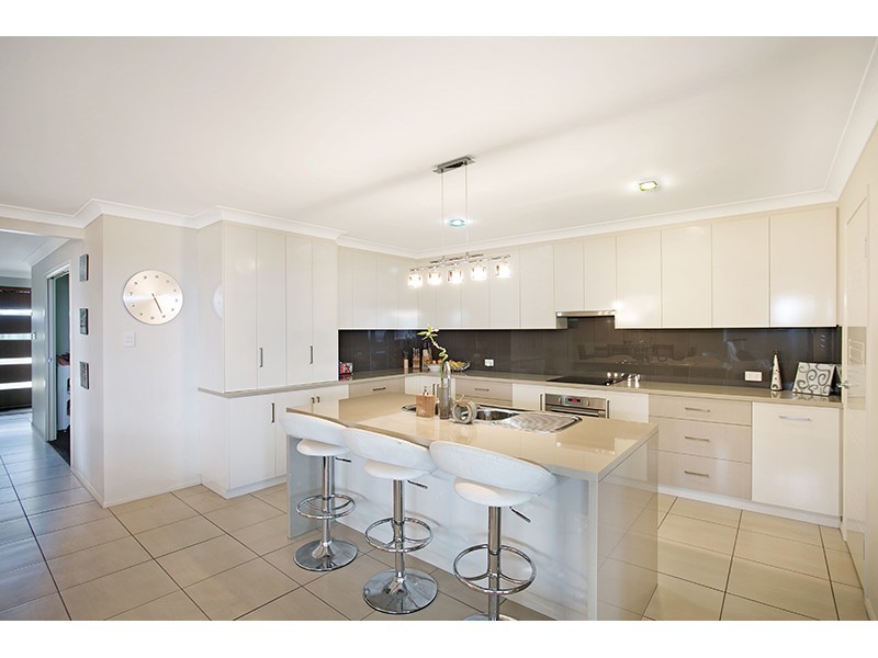 15 Plover Court, Highfields QLD 4352