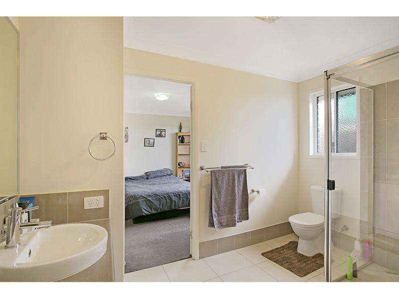 15 Plover Court, Highfields QLD 4352
