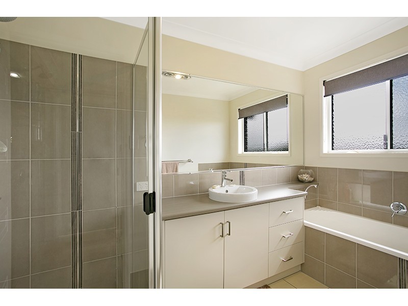 15 Plover Court, Highfields QLD 4352