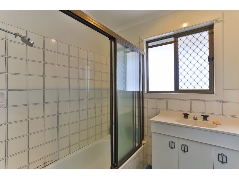 8/2 Benjamin Street, Mount Lofty QLD 4350