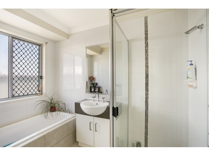 5 Woodville Court, Wyreema QLD 4352