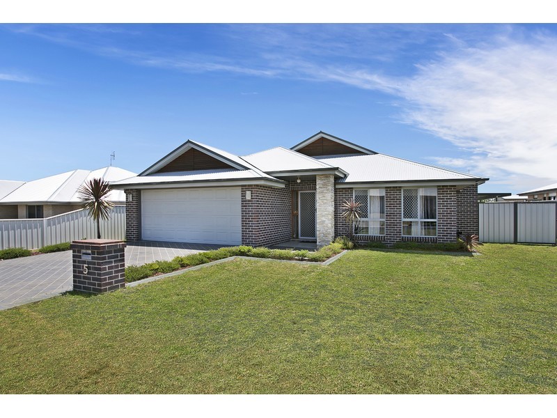 5 Woodville Court, Wyreema QLD 4352