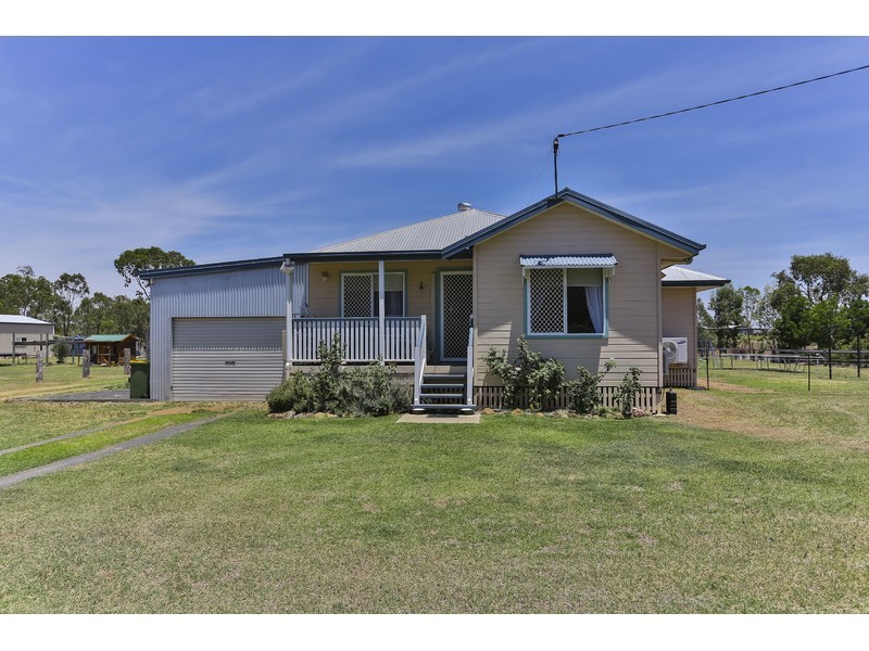 54 Cory Street, Oakey QLD 4401
