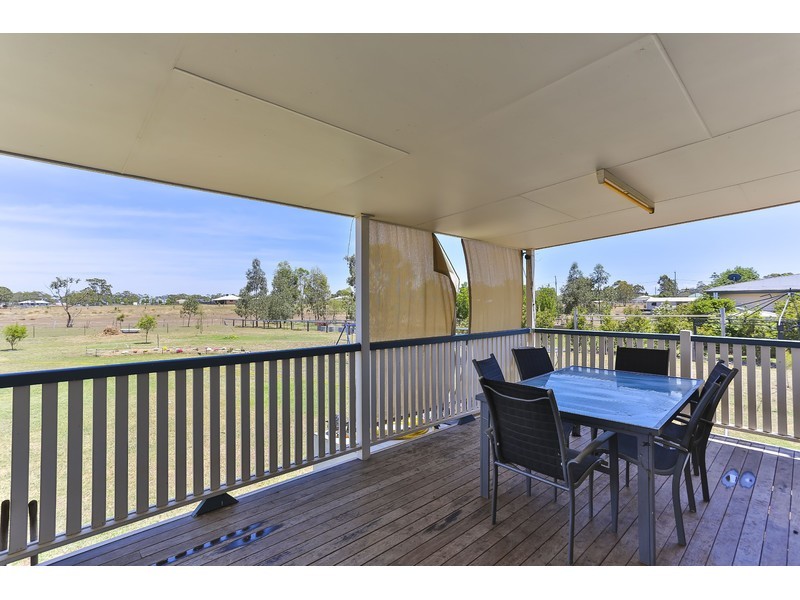 54 Cory Street, Oakey QLD 4401