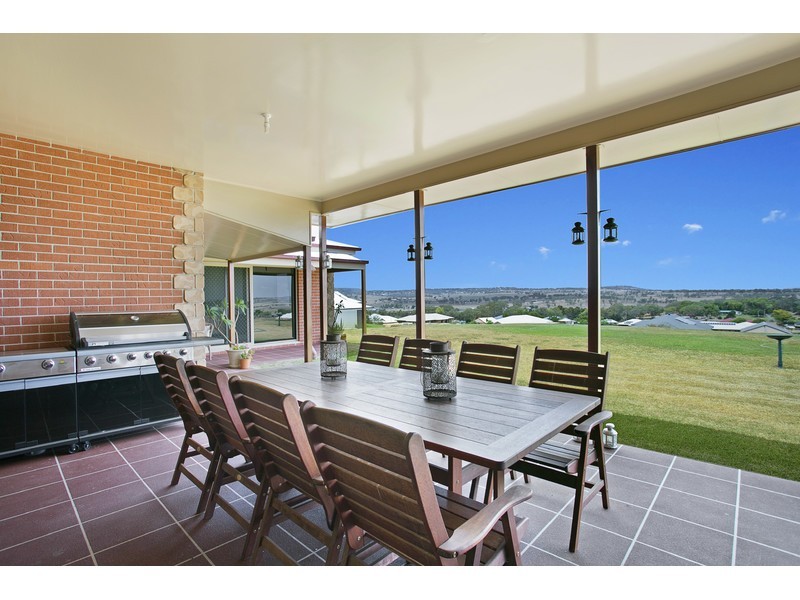 7 Panorama Crescent, Gowrie Junction QLD 4352