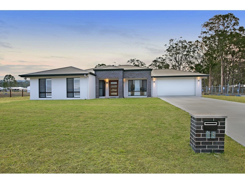 15 Kimdonn Drive, Withcott QLD 4352