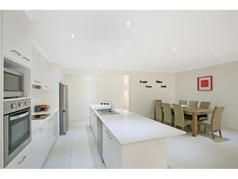 15 Kimdonn Drive, Withcott QLD 4352