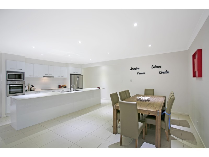 15 Kimdonn Drive, Withcott QLD 4352