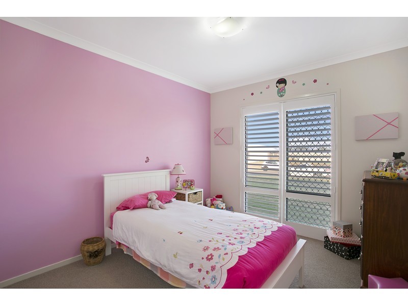 15 Kimdonn Drive, Withcott QLD 4352