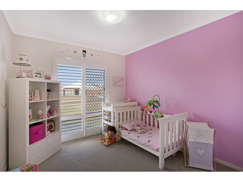 15 Kimdonn Drive, Withcott QLD 4352