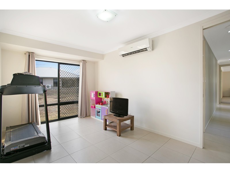 15 Kimdonn Drive, Withcott QLD 4352