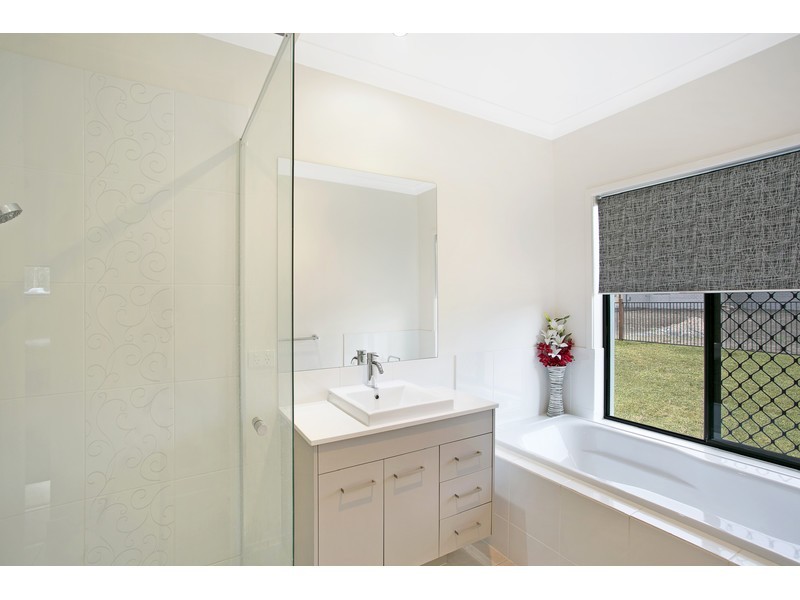 15 Kimdonn Drive, Withcott QLD 4352