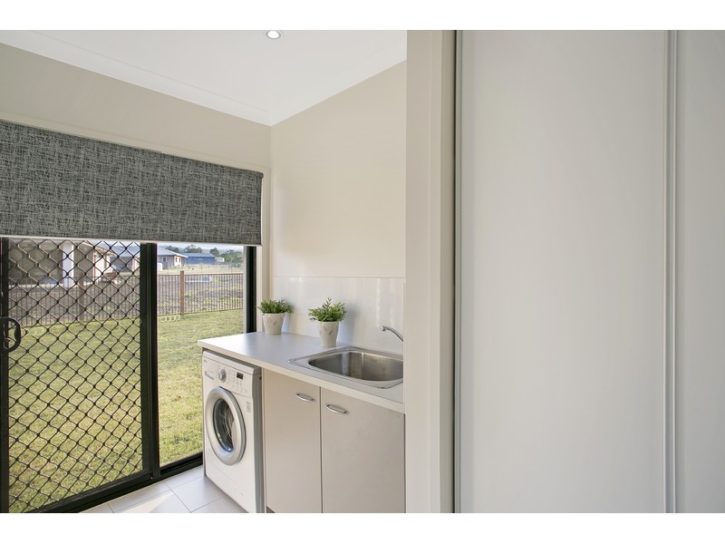 15 Kimdonn Drive, Withcott QLD 4352