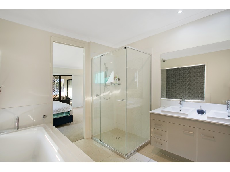 15 Kimdonn Drive, Withcott QLD 4352