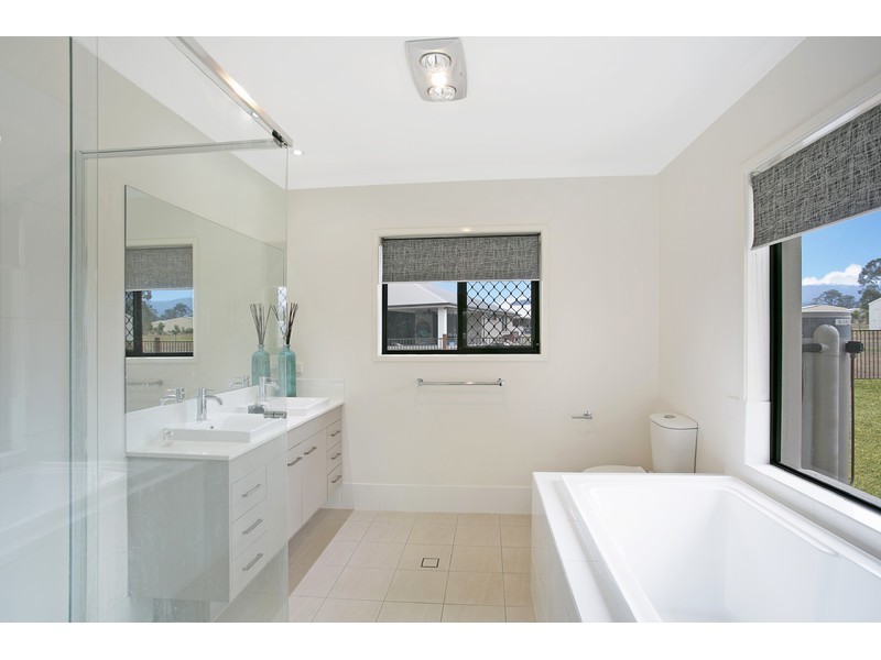 15 Kimdonn Drive, Withcott QLD 4352