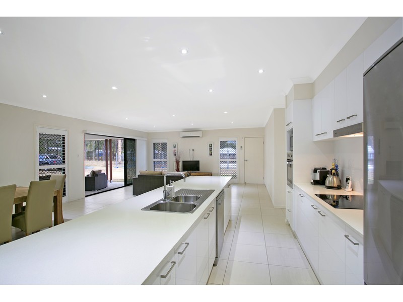 15 Kimdonn Drive, Withcott QLD 4352
