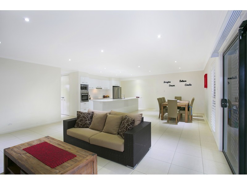 15 Kimdonn Drive, Withcott QLD 4352
