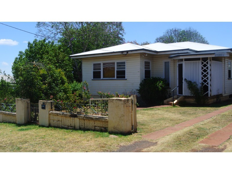 2 Third Avenue, Harristown QLD 4350