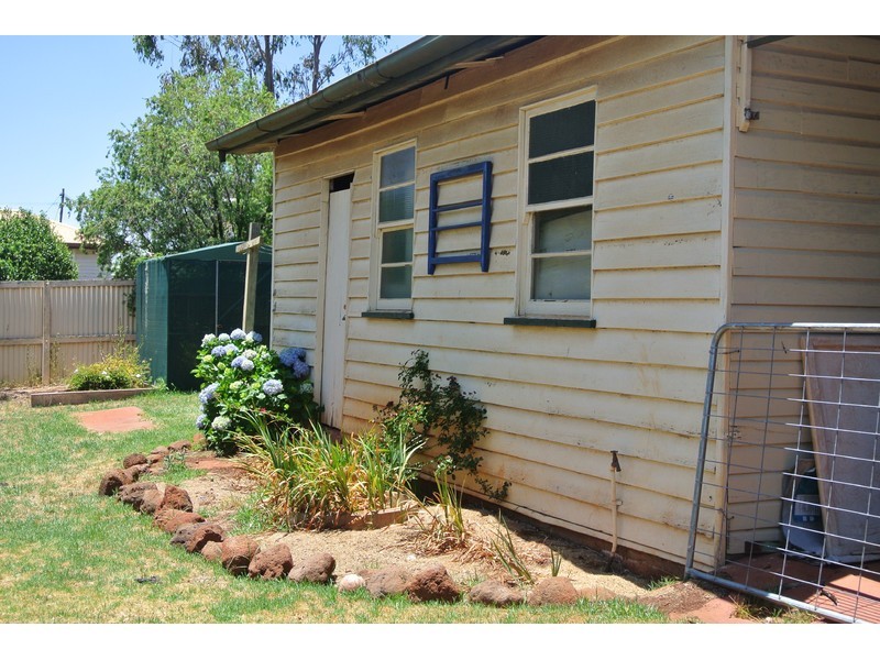 2 Third Avenue, Harristown QLD 4350