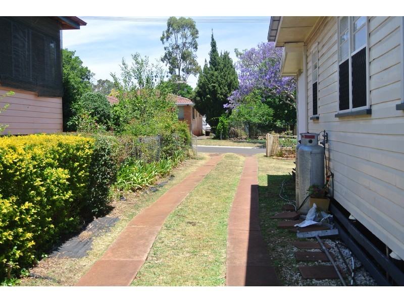 2 Third Avenue, Harristown QLD 4350