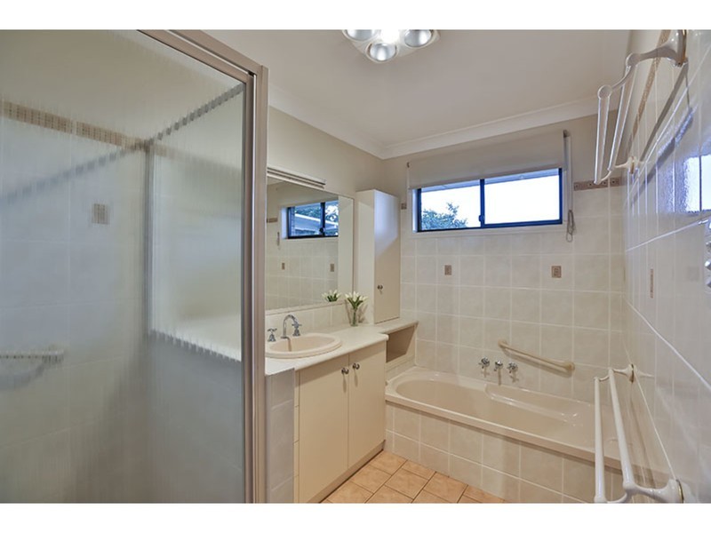 28 Patricia Street, Mount Lofty QLD 4350