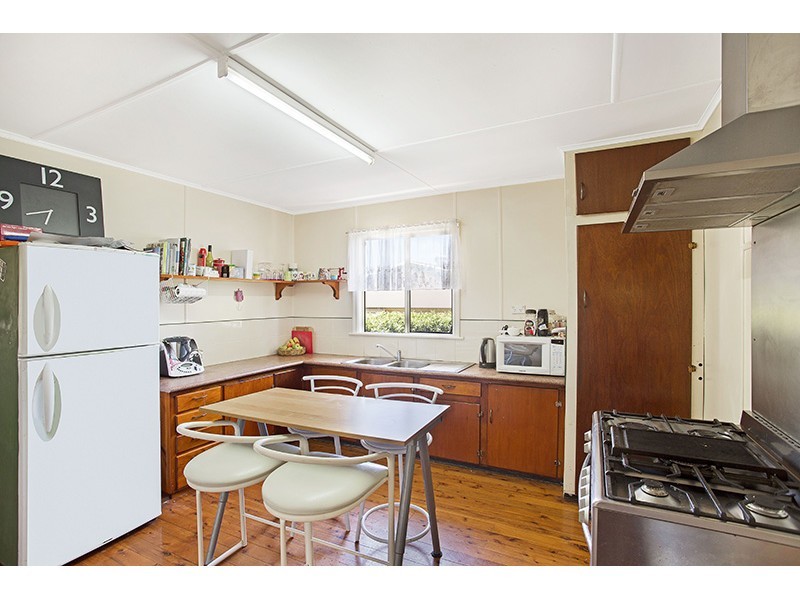 6 Eardley Street, Newtown QLD 4350