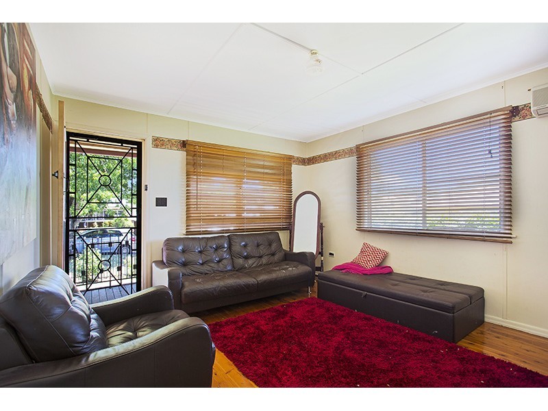 6 Eardley Street, Newtown QLD 4350