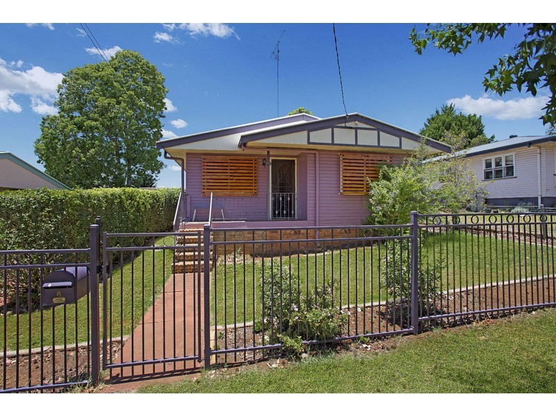 6 Eardley Street, Newtown QLD 4350