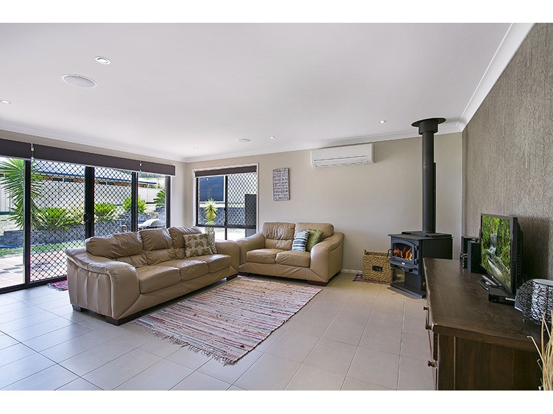 27 Schaefer Court, Westbrook QLD 4350