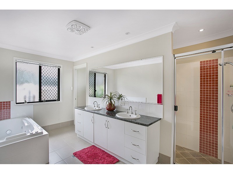 27 Schaefer Court, Westbrook QLD 4350