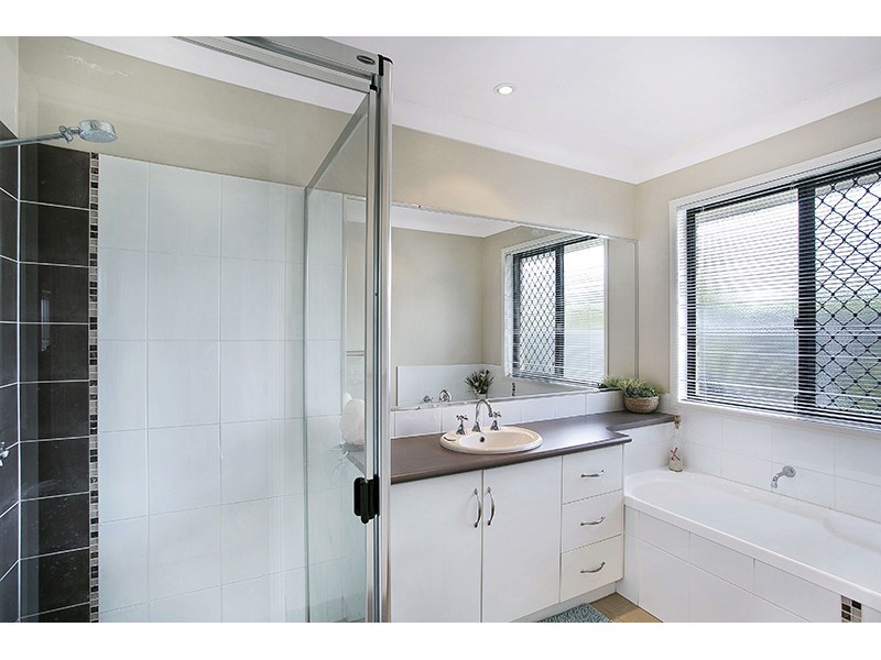 27 Schaefer Court, Westbrook QLD 4350