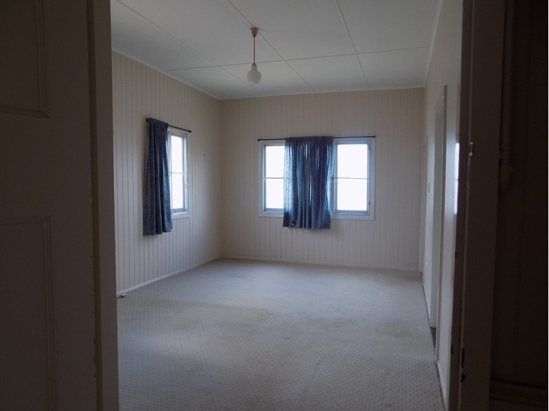 246 Campbell Street, Newtown QLD 4350