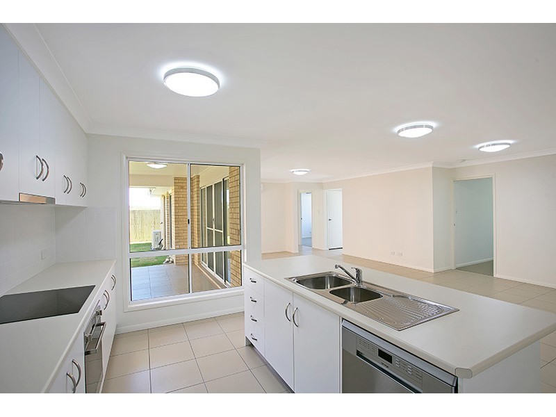 4 Parkview Drive, Glenvale QLD 4350