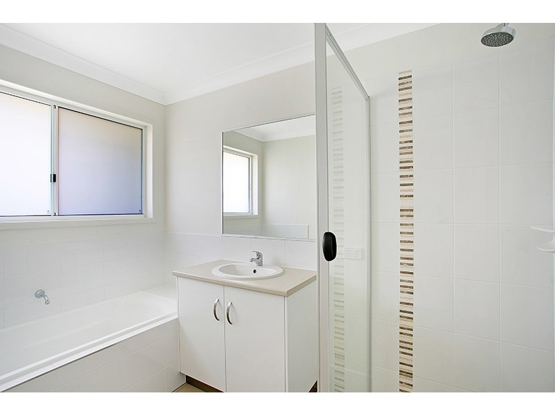 4 Parkview Drive, Glenvale QLD 4350