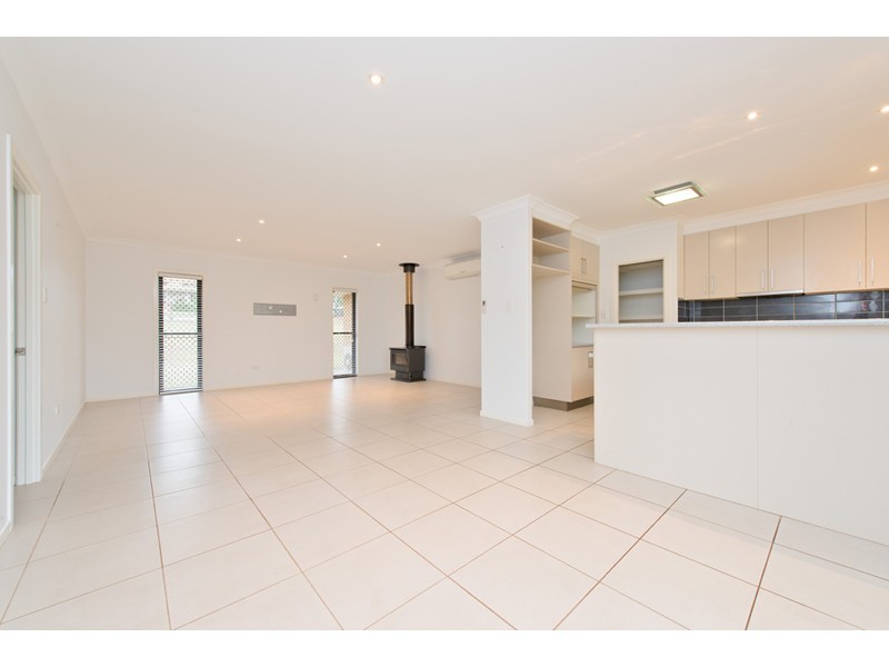 4 Rosella Gardens Drive, Meringandan West QLD 4352