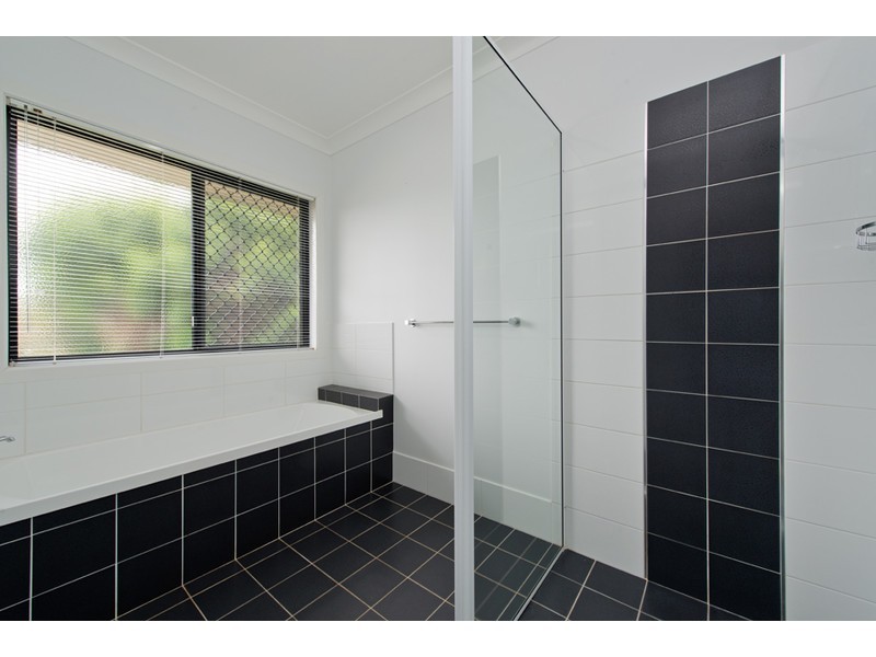 4 Rosella Gardens Drive, Meringandan West QLD 4352