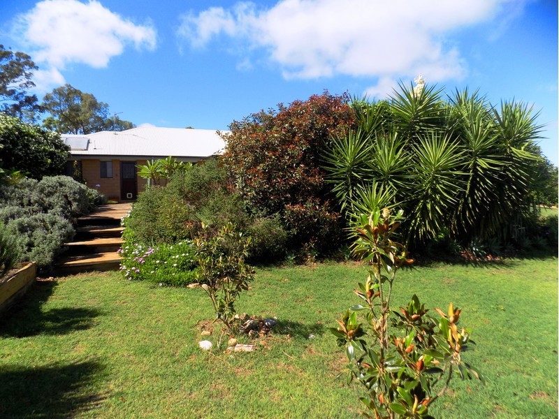 4 Rosella Gardens Drive, Meringandan West QLD 4352