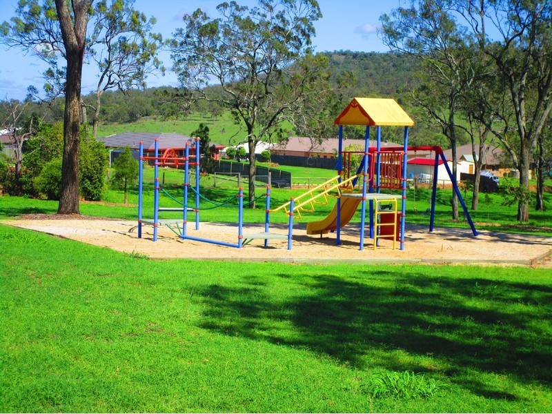 4 Rosella Gardens Drive, Meringandan West QLD 4352