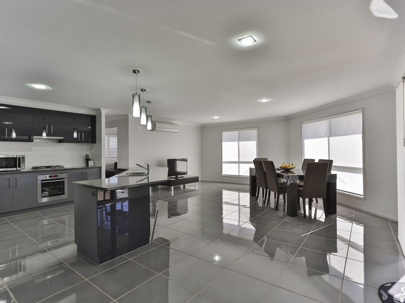 10 Tempest Drive, Glenvale QLD 4350