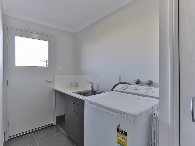 10 Tempest Drive, Glenvale QLD 4350