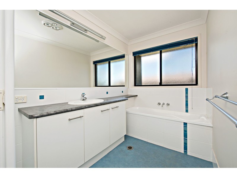 3 Jacaranda Court, Westbrook QLD 4350