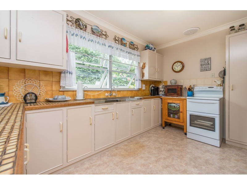 82 North Street, Mount Lofty QLD 4350