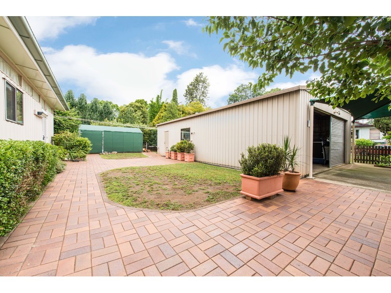 82 North Street, Mount Lofty QLD 4350