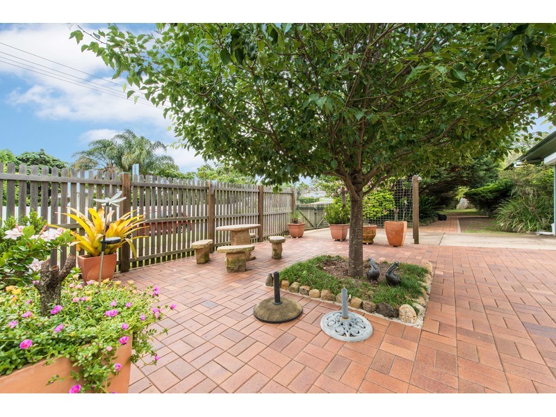 82 North Street, Mount Lofty QLD 4350