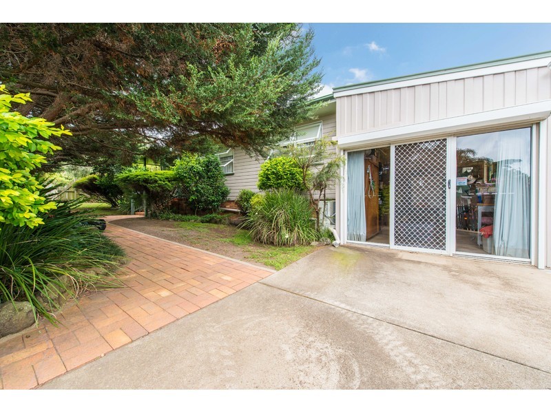 82 North Street, Mount Lofty QLD 4350