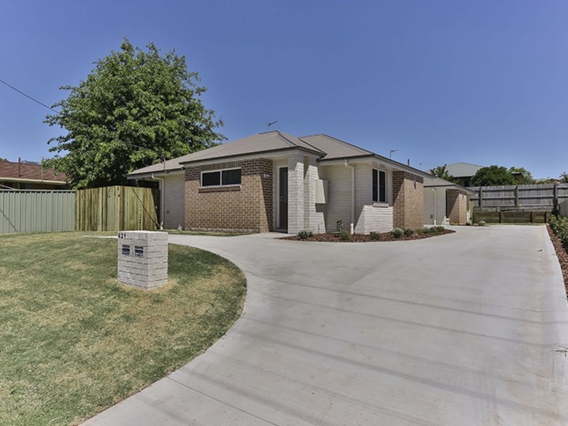 1/429 West Street, Darling Heights QLD 4350