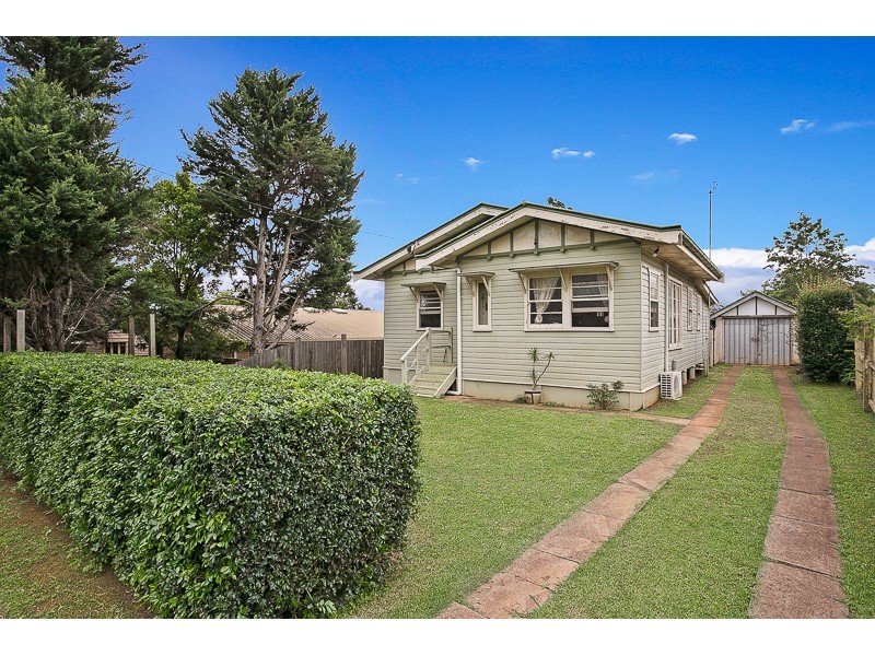55 Mary Street, Mount Lofty QLD 4350
