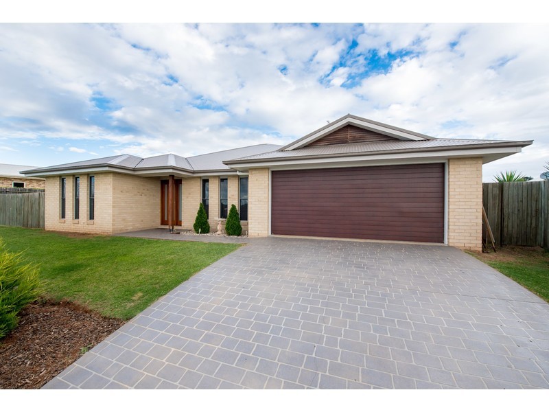 3 Wagtail Drive, Highfields QLD 4352